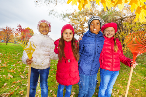 kids rake leaves